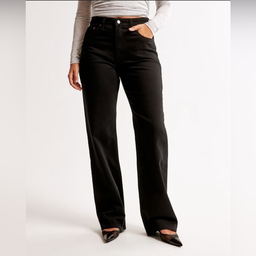 A&F 90's Relaxed High Rise Curve Love Jeans